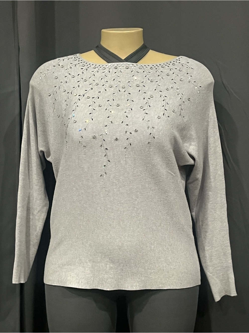 Women’s‎ Liv Milano White Grey Sz XL Longsleeve Sweater /w Embellished Neck.